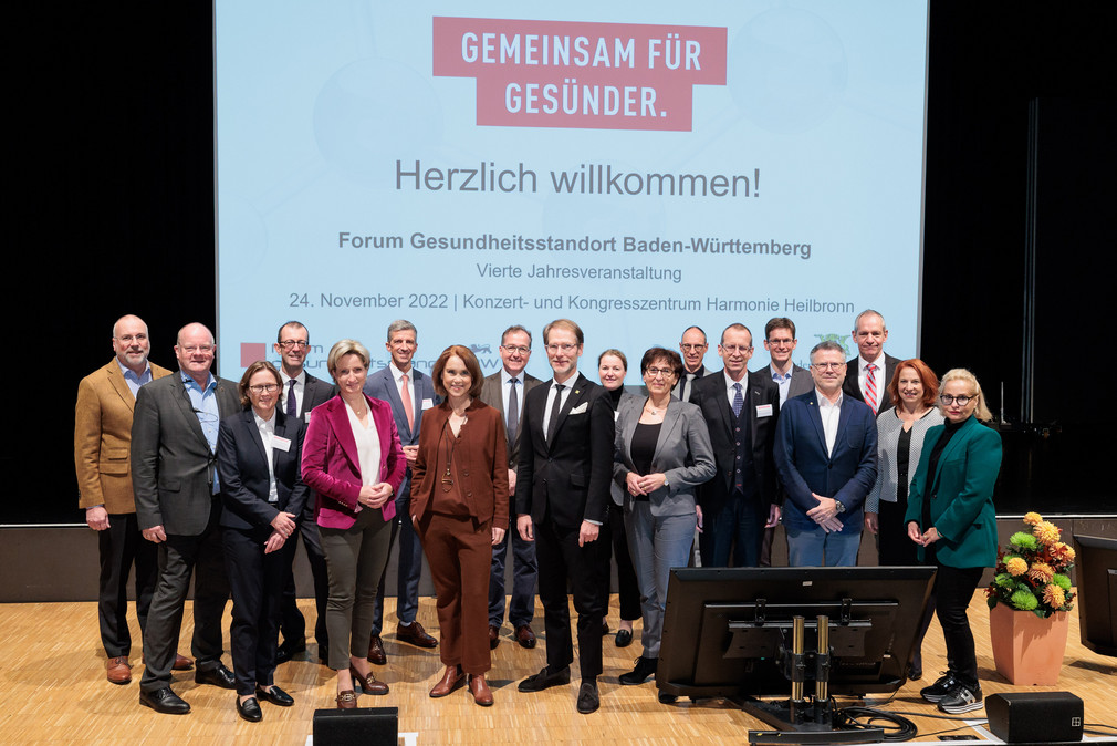 Gruppenbild anlässlich der vierten Jahresveranstaltung des Forums Gesundheitsstandort Baden-Württemberg in Heilbronn