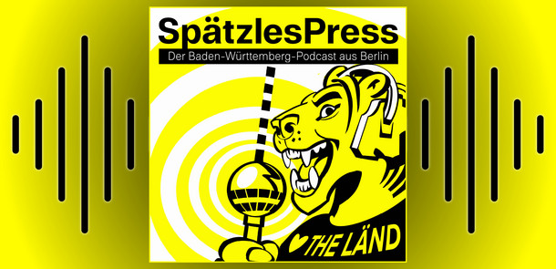 Cover der 2. Staffel: SpätzlesPress - Der Baden-Württemberg-Podcast aus Berlin. Rechts die Illustration eine Löwen, der Kopfhörer im LÄND-Shape hat und vor sich ein Mikrofon, das an den Funkturm am Alexanderplatz in Berlin erinnert