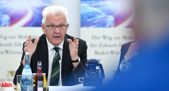 Ministerpräsident Winfried Kretschmann bei der Jahresveranstaltung zum Strategiedialog Automobilwirtschaft BW (Foto: © e-mobil BW / Studio KD Busch)