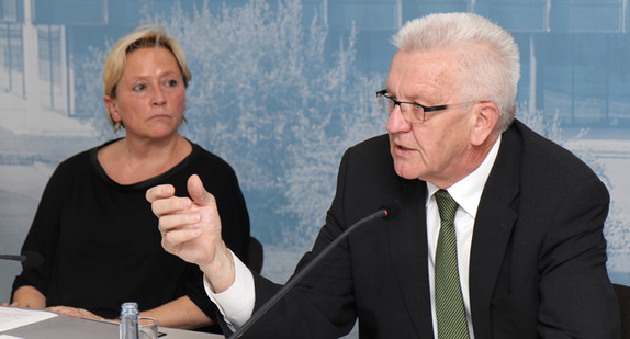 Ministerpräsident Winfried Kretschmann (r.) und Kultusministerin Susanne Eisenmann (l.) (Foto: Staatsministerium Baden-Württemberg)