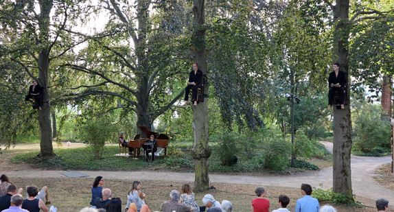 Theater Lindenhof spielt im Park der Villa Reitzenstein in Stuttgart (Bild: Staatsministerium Baden-Württemberg)