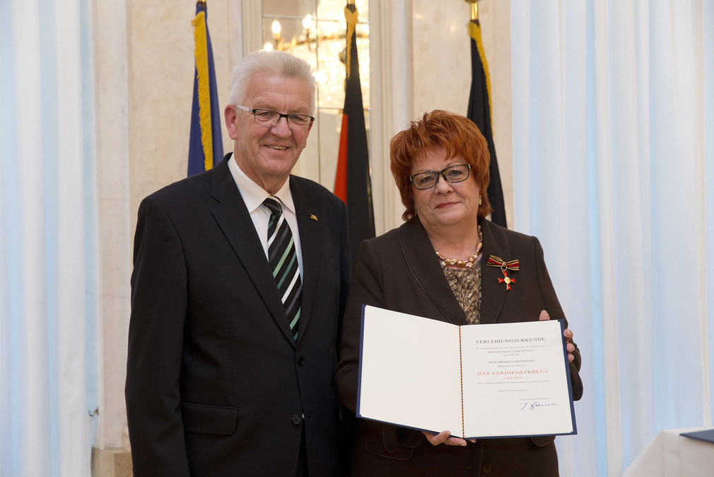 Ministerpräsident Winfried Kretschmann (l.) und Brigitte Kreisinger (r.)