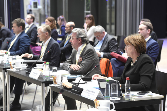 Blick ins Plenum bei der fünften Jahresveranstaltung des Strategiedialogs Automobilwirtschaft.