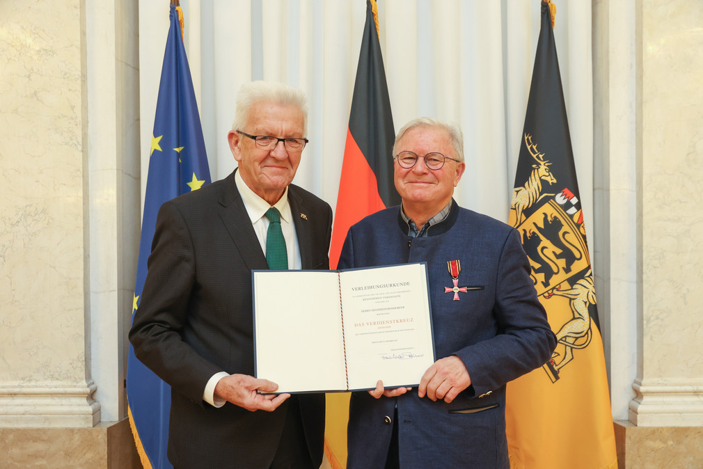 Ministerpräsident Winfried Kretschmann (l.) und Siegfried Frosdorfer (r.)