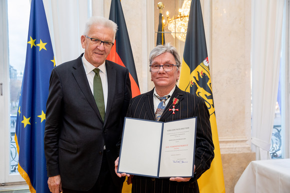 Ministerpräsident Winfried Kretschmann (l.) und Hans-Joachim Ruschke (r.) (Bild: Staatsministerium Baden-Württemberg)