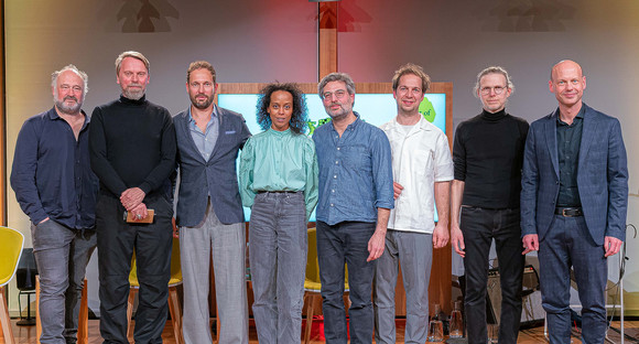 Gruppenfoto mit (v.l.n.r.) Jörg Bong, Jens Balzer, Friedemann KArig, Boussa Thiam, Jo Ambros und Dienststellenleiter Stephan Ertner