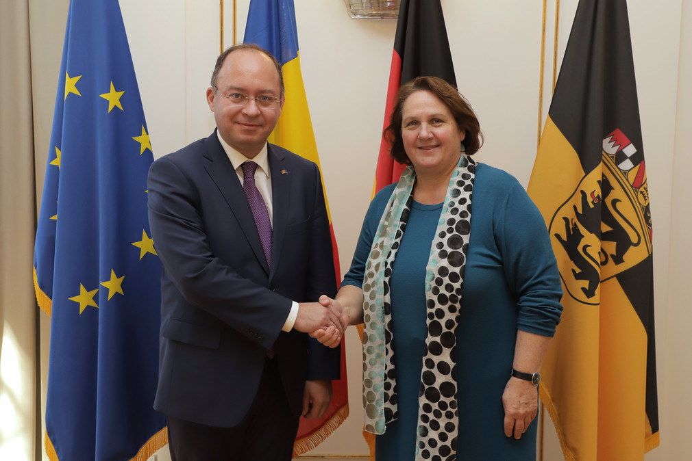 Staatsministerin Theresa Schopper (r.) und der rumänische Außenminister Bogdan Aurescu (l.) (Bild: Staatsministerium Baden-Württemberg)