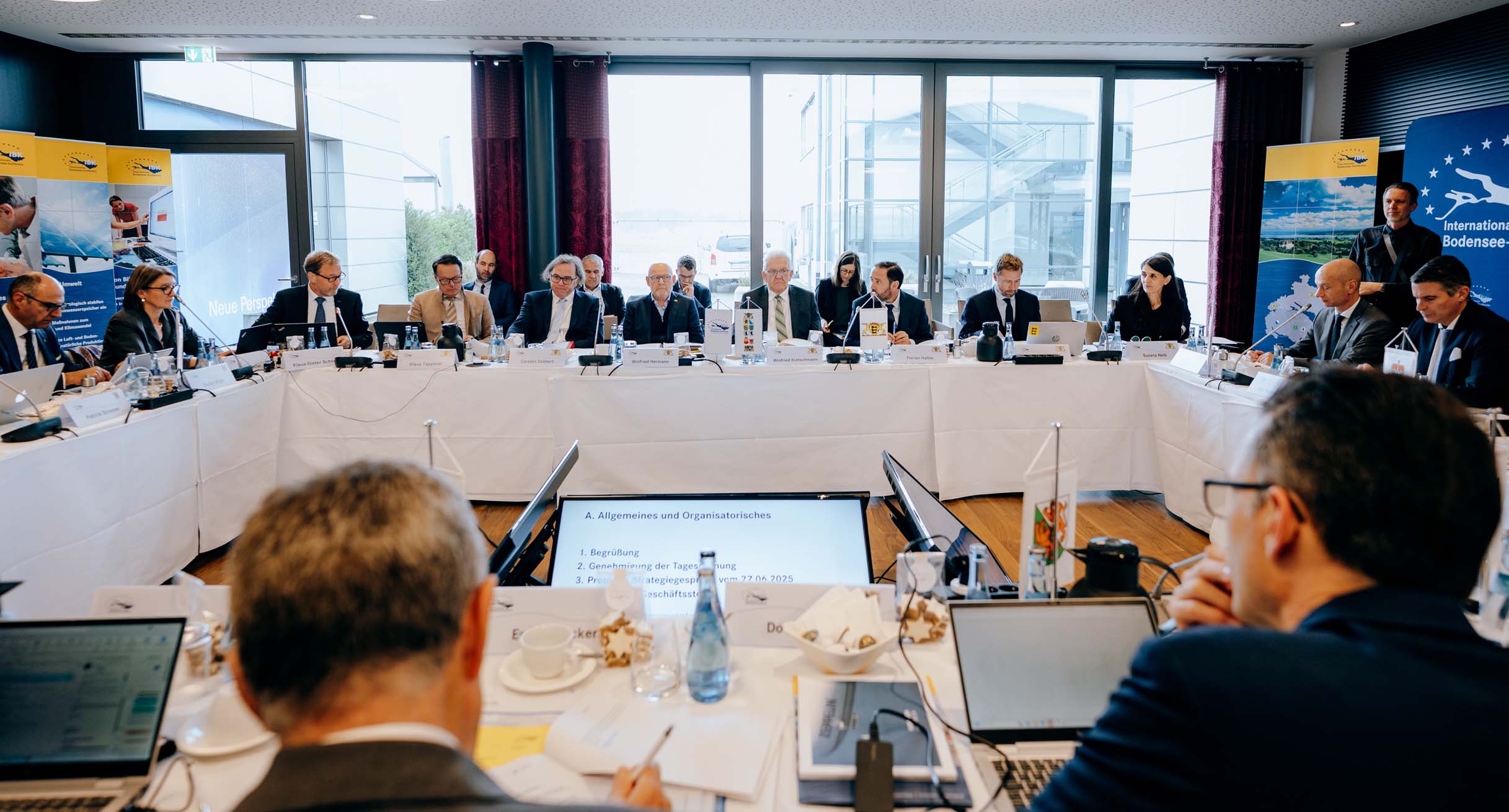 Regierungschefkonferenz der Internationalen Bodensee-Konferenz (IBK) in Friedrichshafen - Blick in den Sitzungssaal.